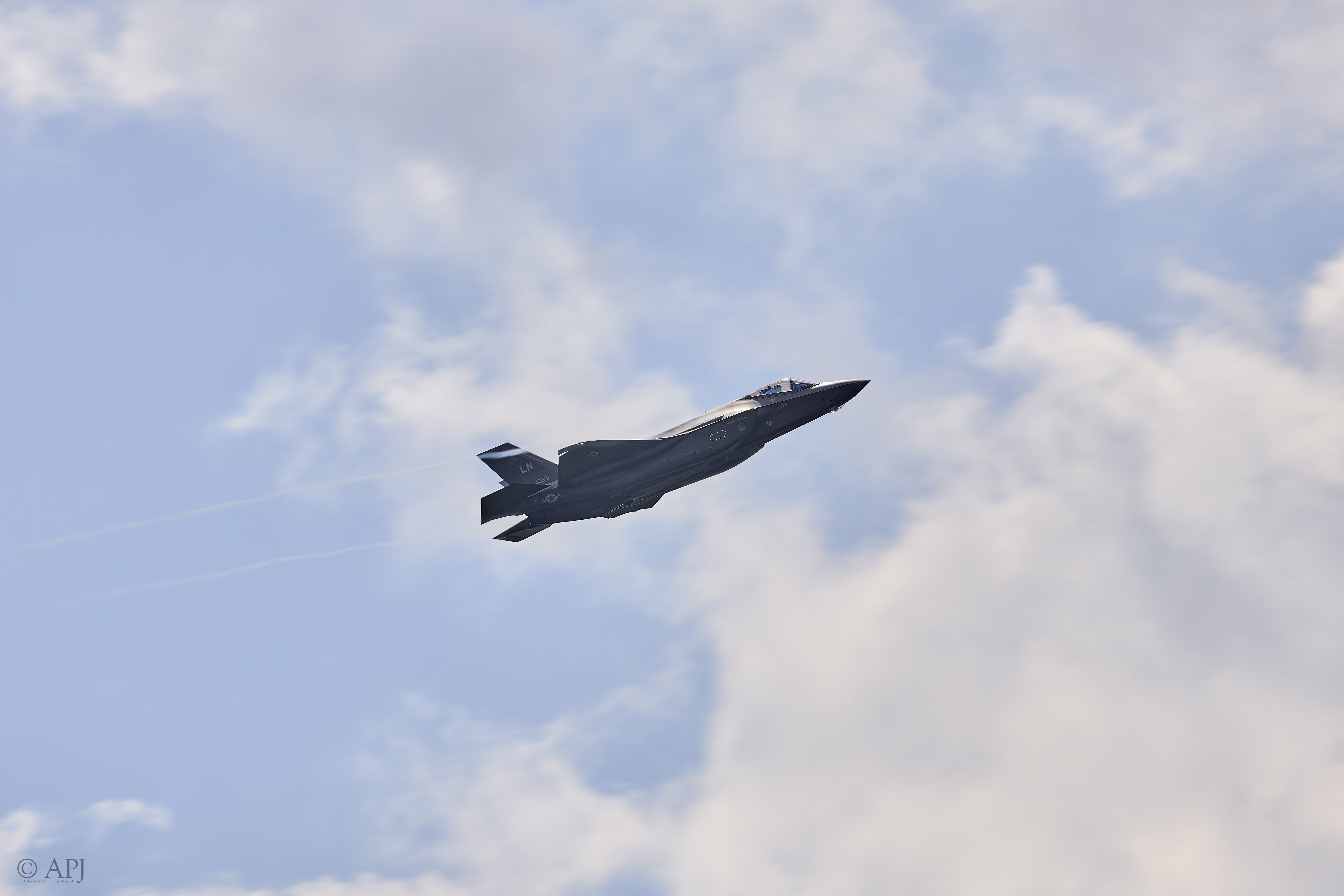 263 APJ A7A0128 CR3  DX3