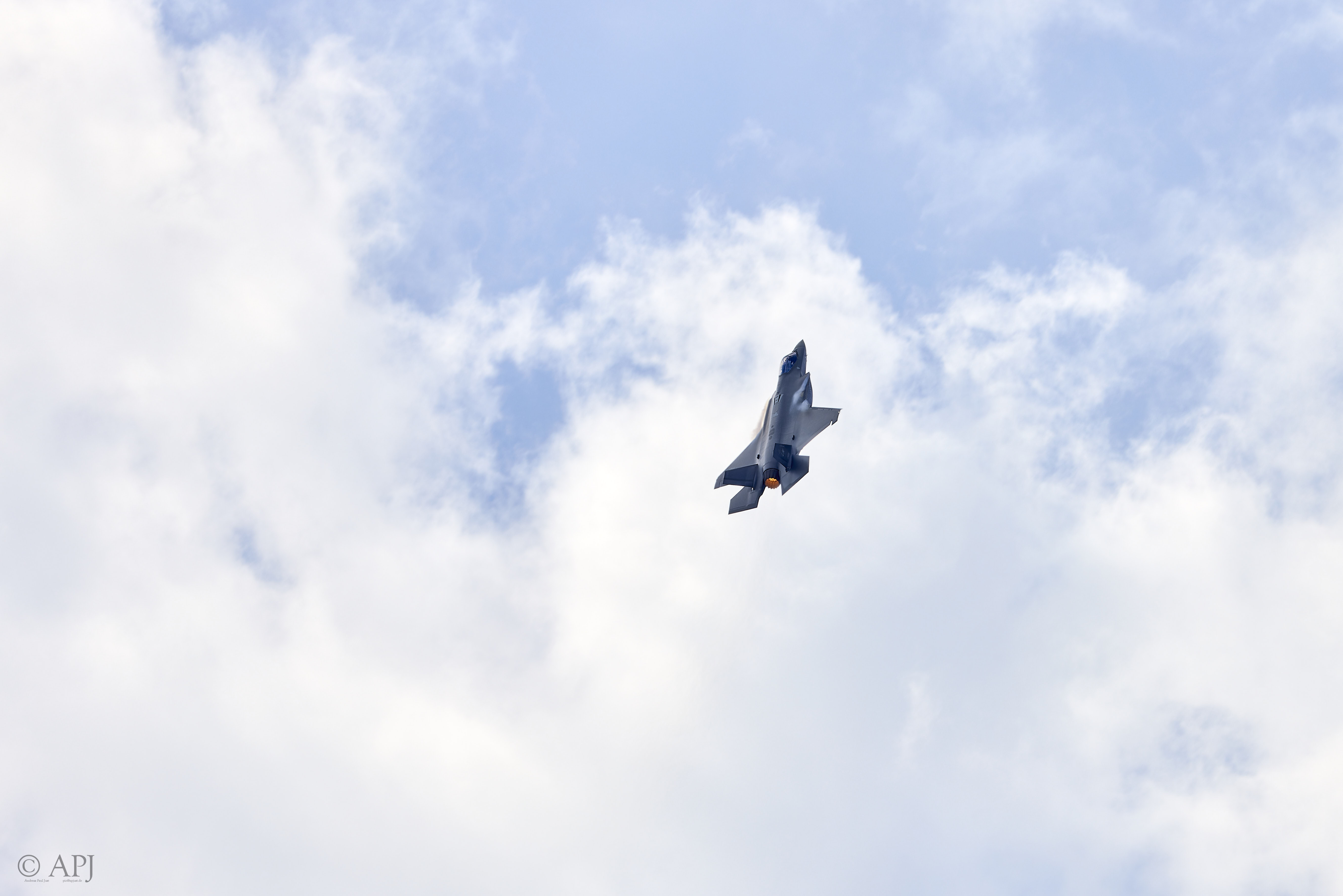 265 APJ A7A0299 CR3  DX3