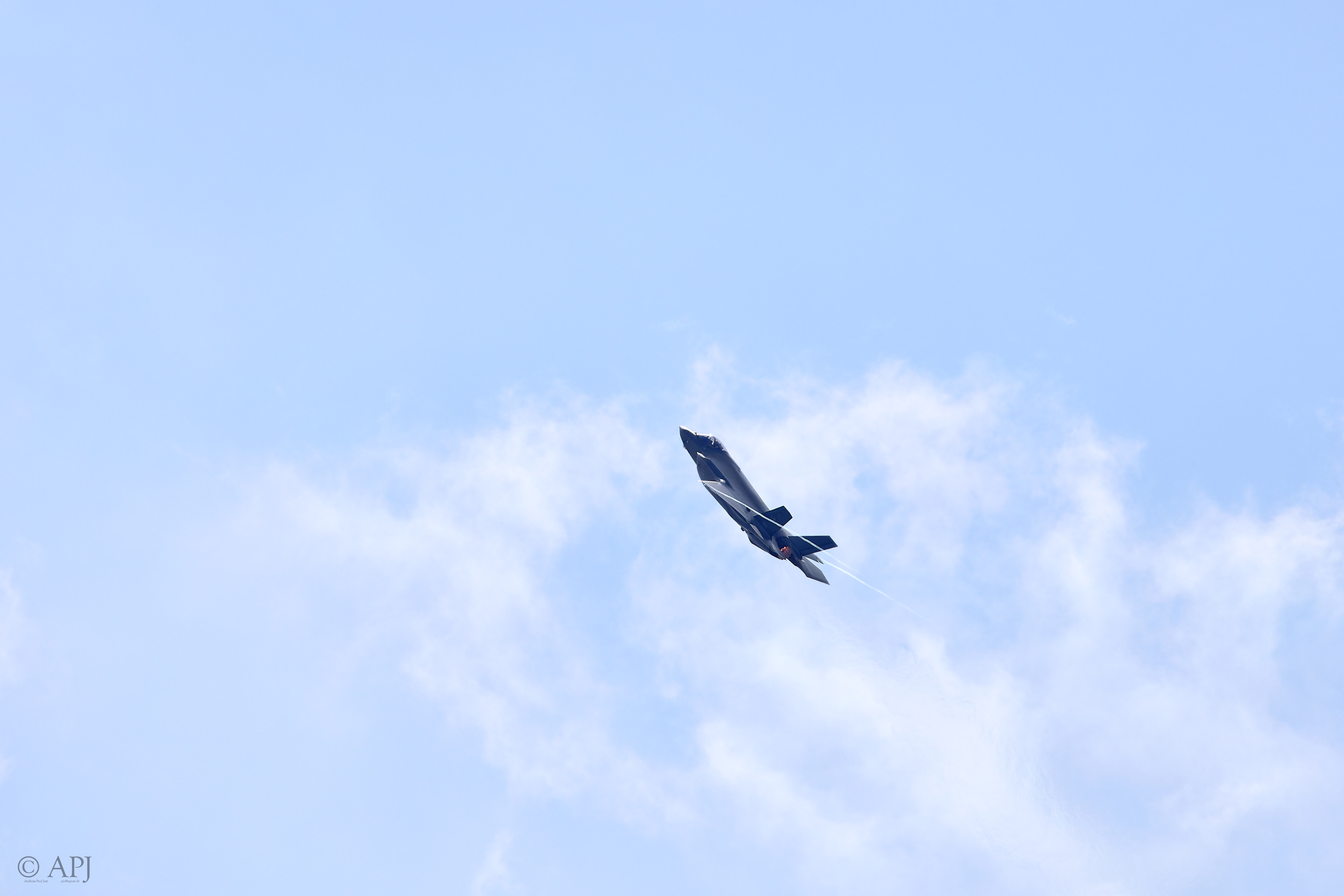 270 APJ A7A0619 CR3  DX3