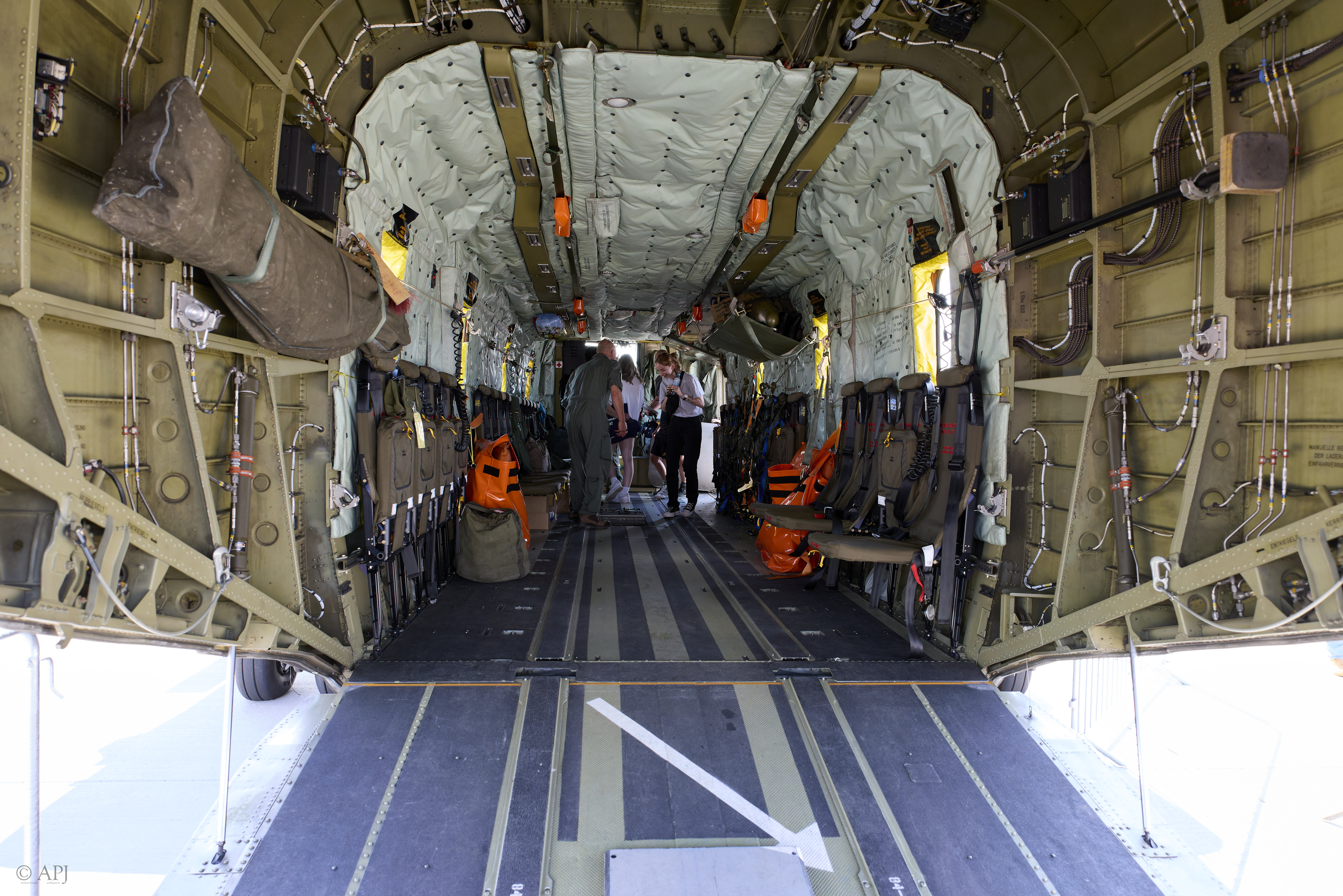 341 APJ A7A2049 CR3  DX3