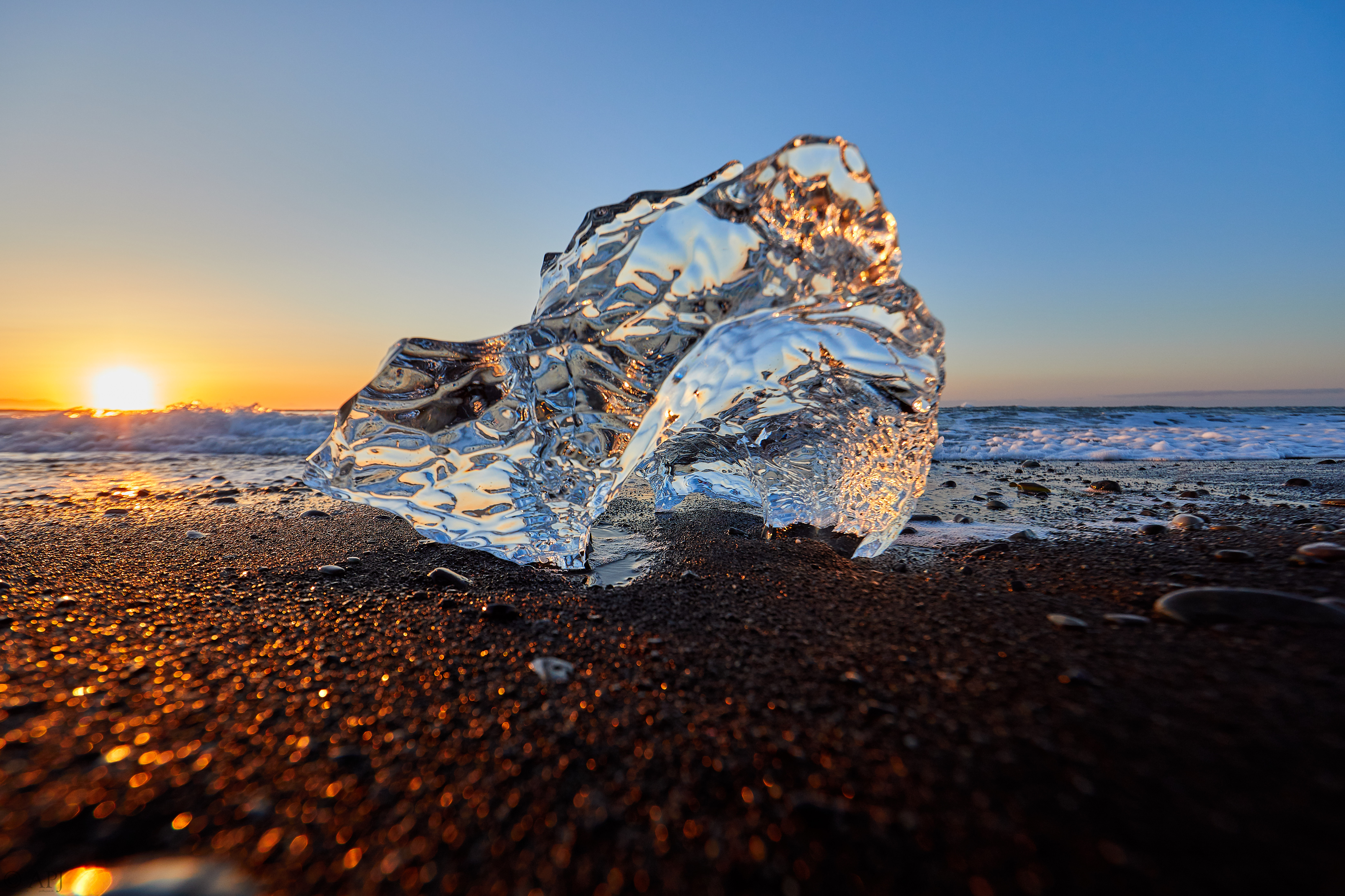 1262  073053000741 APJ 5599