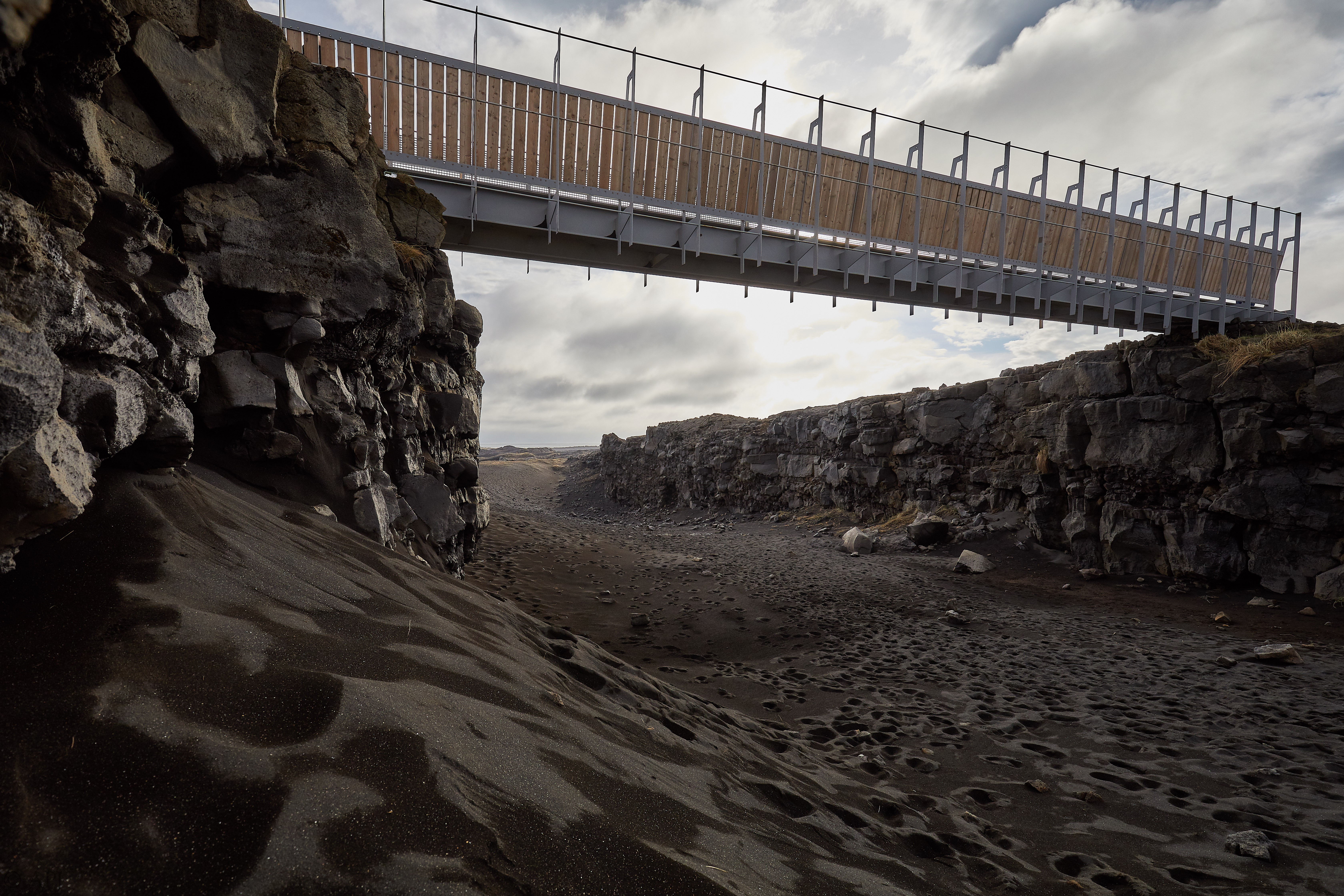 26  073053000741 APJ 4358